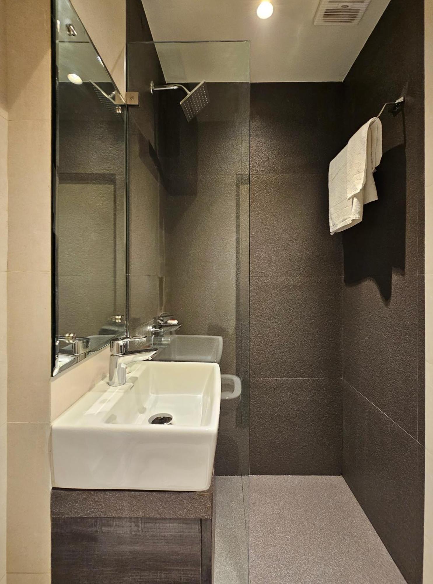Hotel Kumkum Mumbai Exterior photo