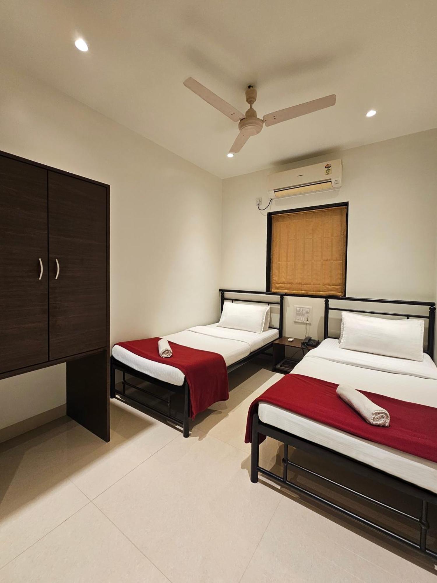 Hotel Kumkum Mumbai Exterior photo